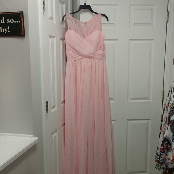 Gown - Picture 1 of 3